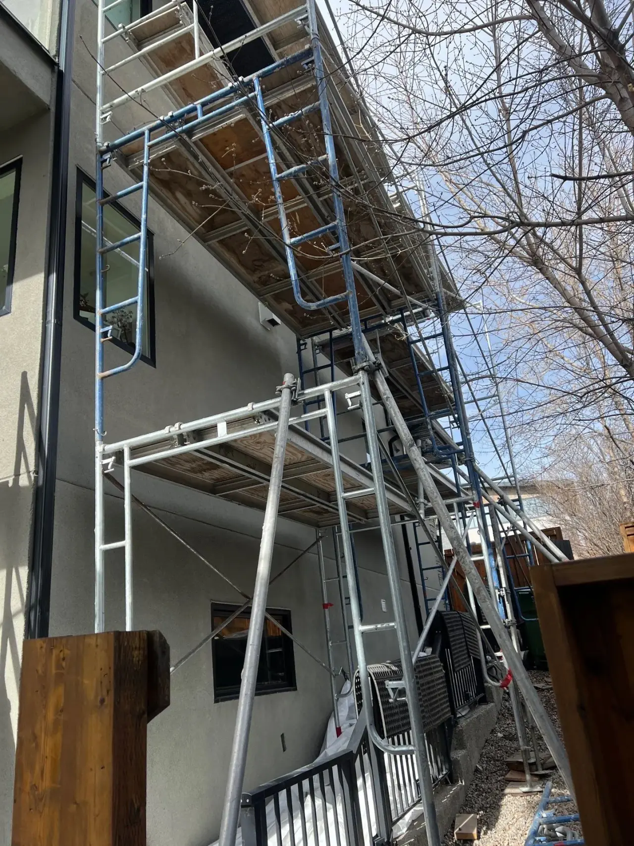 Deteriorated acrylic stucco before repair