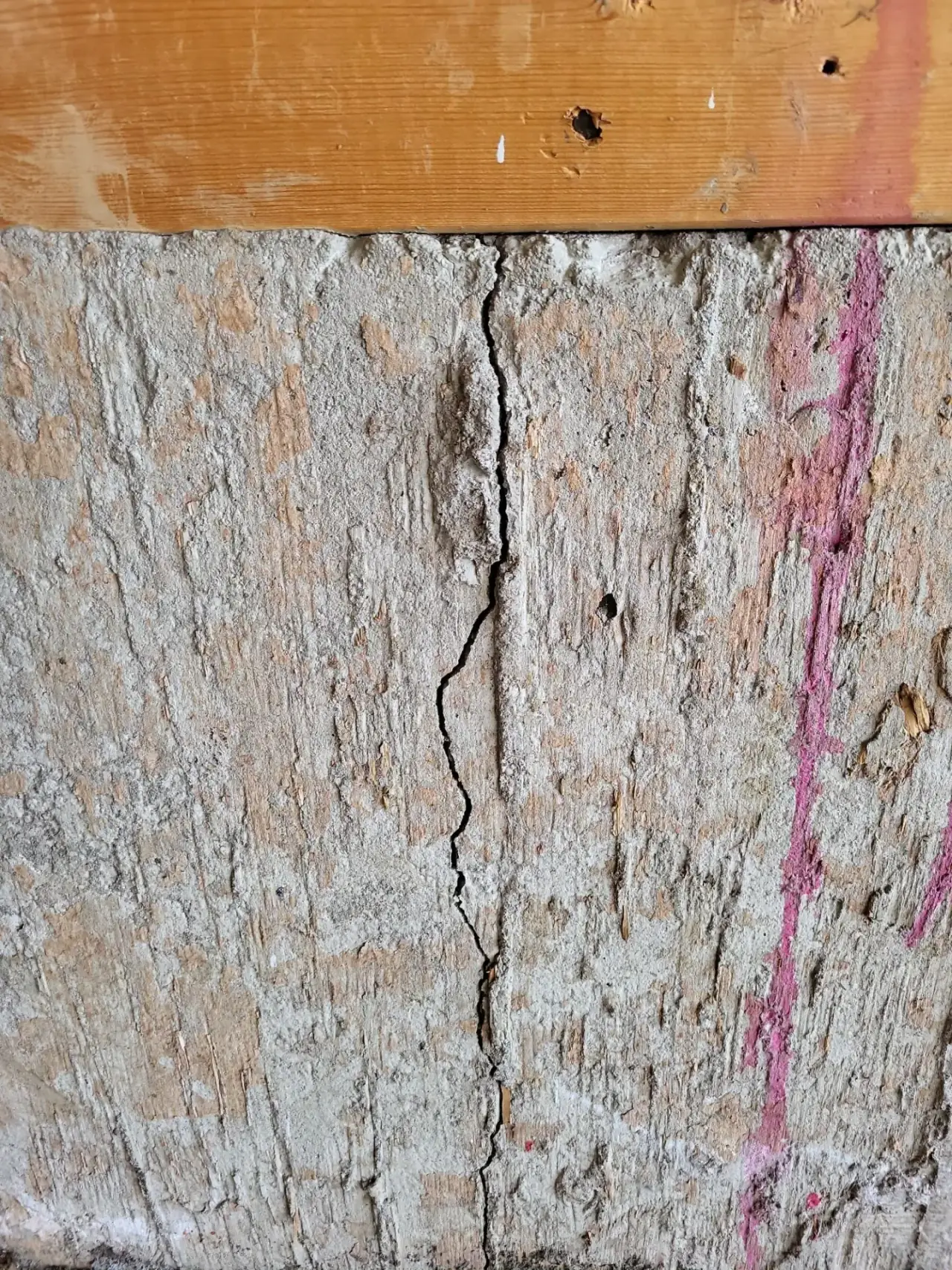 Crack in a Calgary garage foundation before repair