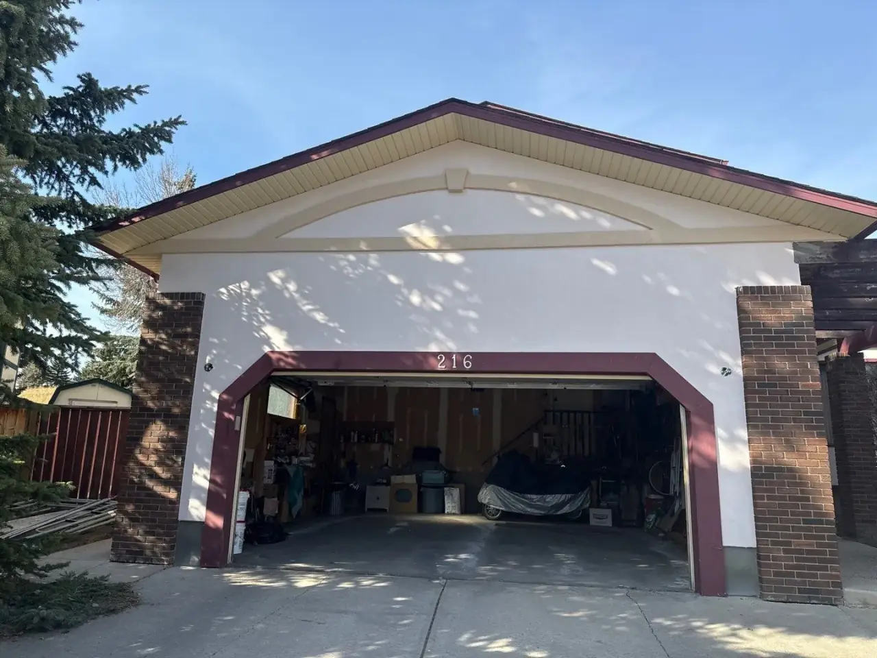Garage finished with Graphexcoat woodpecker-resistant stucco